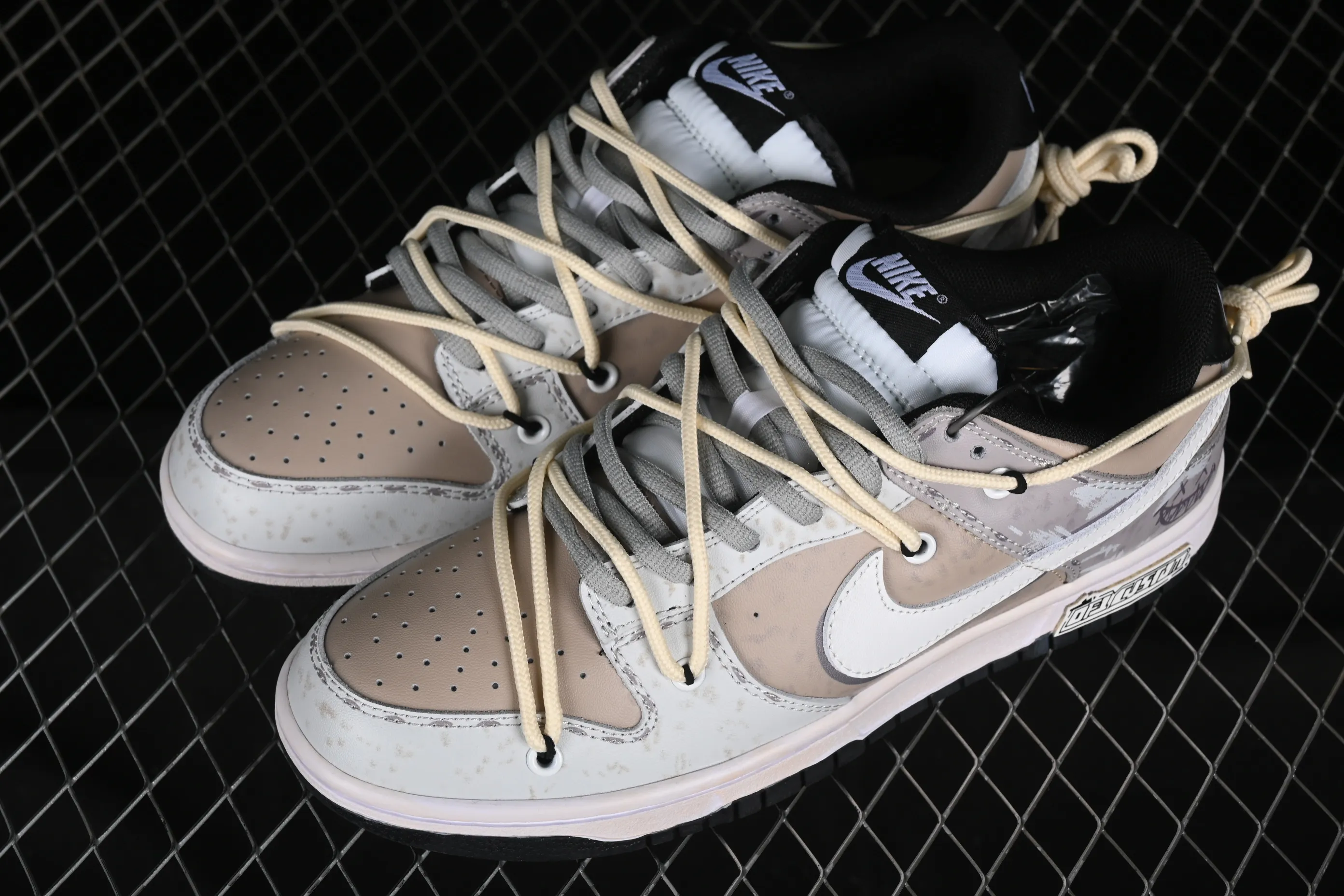 All Categories Nk SB Dunk Series Nk SB Dunk Low Low-top sneakers Nk Dunk Low "Joker" Speed ​​Space Destroyer White Gray SB strap low-top casual sneakers DD1391-100